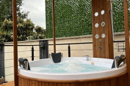 کلبه سوئیسی جکوزی دار در شاندرمن - پیرسرا