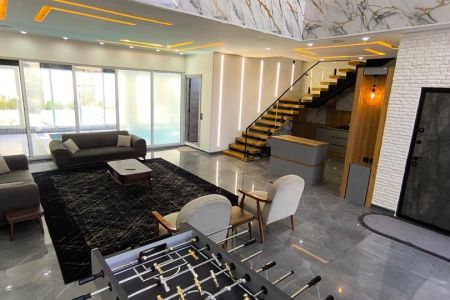 اجاره ویلا استخردار در چهارباغ - شهرک زعفرانیه