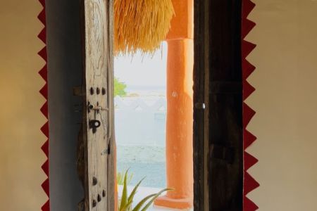 بوم گردی نزدیک دریا قشم - گاچو - ۳ تخته