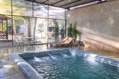 ویلا با استخر سرپوشیده در چهارباغ - رامجین