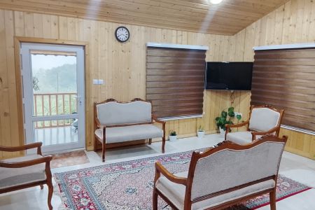 ویلای چوبی با بالکن در شاندرمن - سیاهمرد