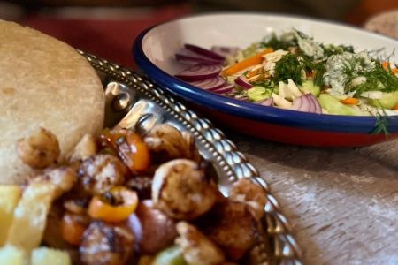 بوم گردی در هرمز - جنب موزه نادعلیان - موج