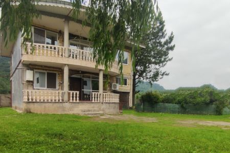 خانه حیاط دار در قلعه رودخان - فوشه - همکف