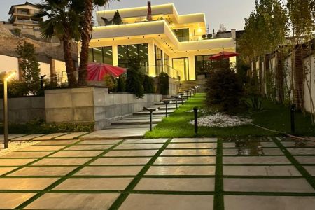 ویلا با استخر روباز و سرپوشیده در مهراباد