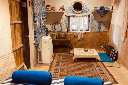 بوم گردی در هرمز - جنب موزه نادعلیان - دیریا