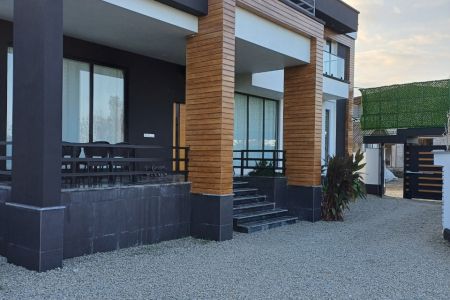 فيلا بمسبح وحديقة على السطح في رامسر