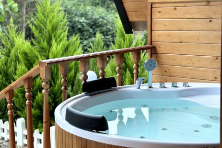 کلبه سوئیسی با وان جکوزی در بابلکنار - هلی خال