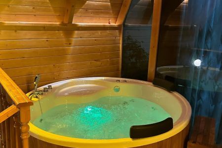 کلبه سوئیسی با وان جکوزی در بابلکنار - هلی خال