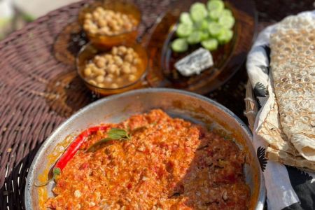 بوم گردی در هرمز - جنب موزه نادعلیان - بوهو