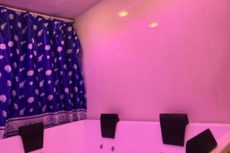 اجاره کلبه چوبی جکوزی دار در زیر آب - اتو