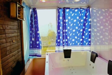 اجاره کلبه چوبی جکوزی دار در زیر آب - اتو