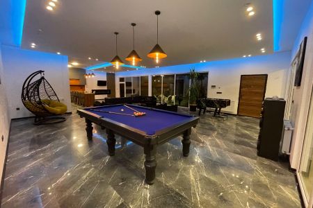 ویلا استخردار در چهارباغ - آغچه حصار