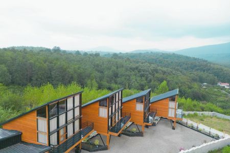 کلبه چوبی شیشه ای با جکوزی رو به جنگل - بابلکنار