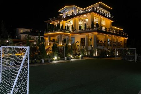 عمارت ۶ خواب با امکانات ورزشی و تفریحی در کلاردشت