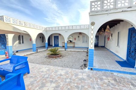 بوم گردی نزدیک ساحل در هرمز - اتاق ۵ نفره