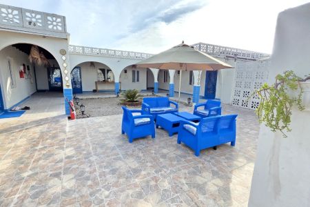 بوم گردی نزدیک ساحل در هرمز - اتاق ۵ نفره