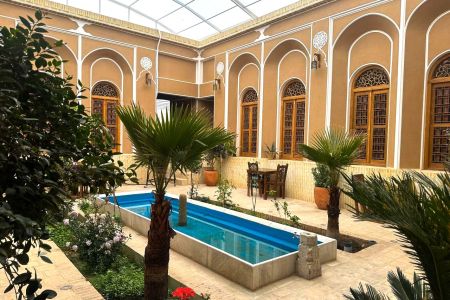 اقامتگاه بومگردی در یزد - اتاق پروین اعتصامی