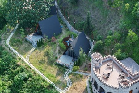 کلبه سوئیسی استخردار در چالکش تنکابن - تی تی