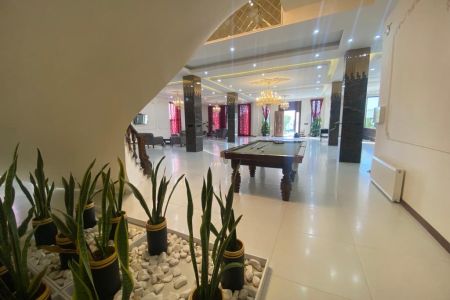 ویلای استخردار با جکوزی در چهارباغ - سفید