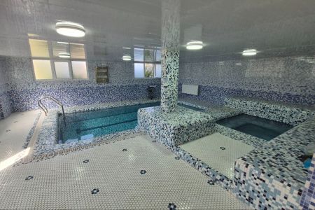 اجاره ویلا سه طبقه با استخر و جکوزی در کلیبر