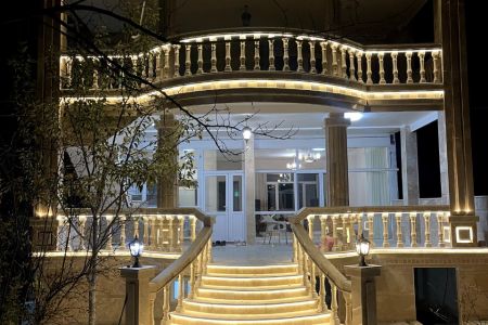 اجاره ویلا سه طبقه با استخر و جکوزی در کلیبر