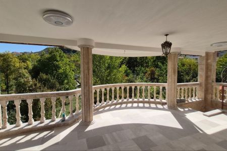 اجاره ویلا سه طبقه با استخر و جکوزی در کلیبر