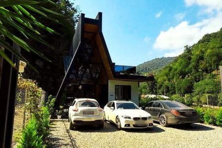 کلبه با طراحی خاص در شاندرمن - طالب دره