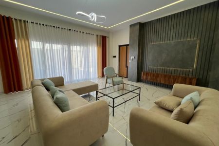 ویلا تریبلکس استخردار در رودهن - مهرآباد