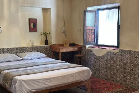 بومگردی در جزیره هرمز - اتاق گل کاغذی