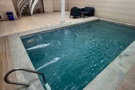 ویلا با استخر آبگرم در چهارباغ