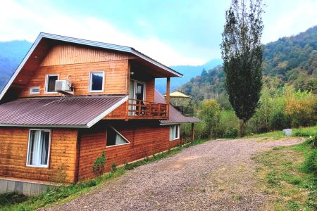 کلبه چوبی با چشم انداز زیبا در ماسال - ورمیه