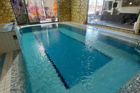 ویلا دو طبقه استخردار در شاندیز