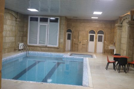 ویلا دوبلکس با دو استخر در چهارباغ - سنقرآباد