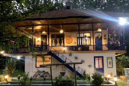 خانه روستایی حیاط  دار در لاهیجان - رودبنه