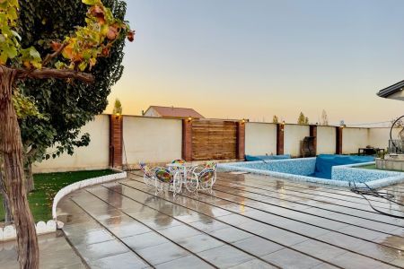 ویلا استخردار در چهارباغ - شهرک زعفرانیه