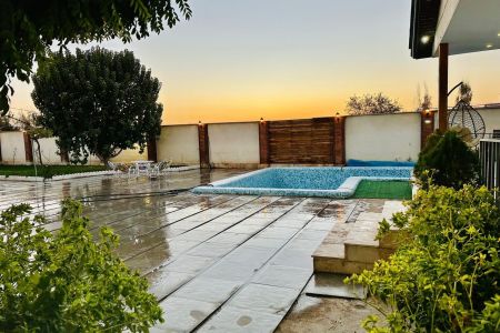 ویلا استخردار در چهارباغ - شهرک زعفرانیه
