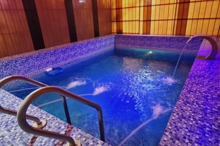 ویلا با استخر سرپوشیده آبگرم در شهریار