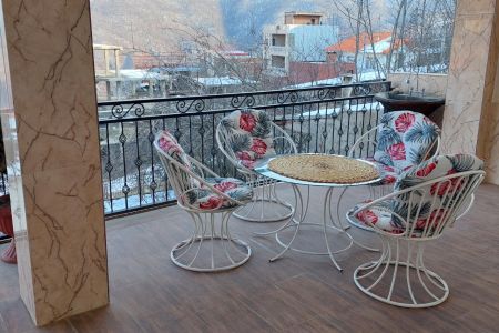 خانه با چشم انداز کوه در پاقلعه - رامیان