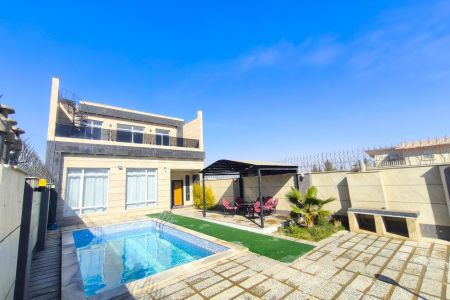 ویلا استخردار در چهارباغ - شهرک زعفرانیه - و ۲