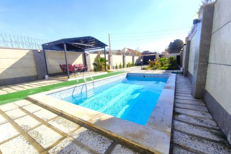 ویلا استخردار در چهارباغ - شهرک زعفرانیه - و ۲