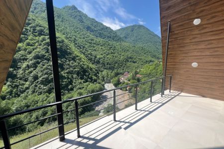 کلبه سوئیسی در جاده دو هزار - بالا اشتوج