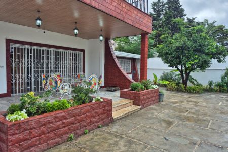 خانه ویلایی با استخر روباز در رامسر - همکف