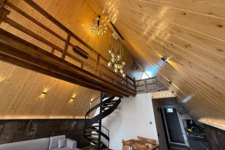 کلبه سوئیسی جکوزی دار در چالوس - بالکن دار