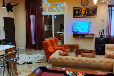 خانه با وان جکوزی در باغ بهادران