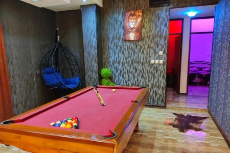 خانه با وان جکوزی در باغ بهادران