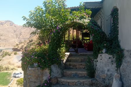 خانه ویلایی رو به دریاچه در سنندج - زونج