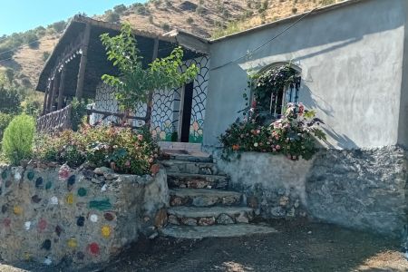 خانه ویلایی رو به دریاچه در سنندج - زونج