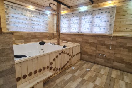 کلبه با جکوزی نزدیک آبگرم آزرو بابل - شمشاد