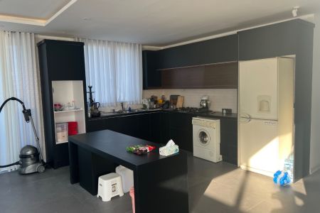 ویلا ساحلی با چشم انداز دریا در سرخرود