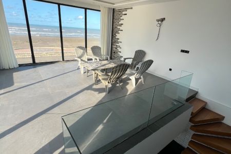 ویلا ساحلی با چشم انداز دریا در سرخرود